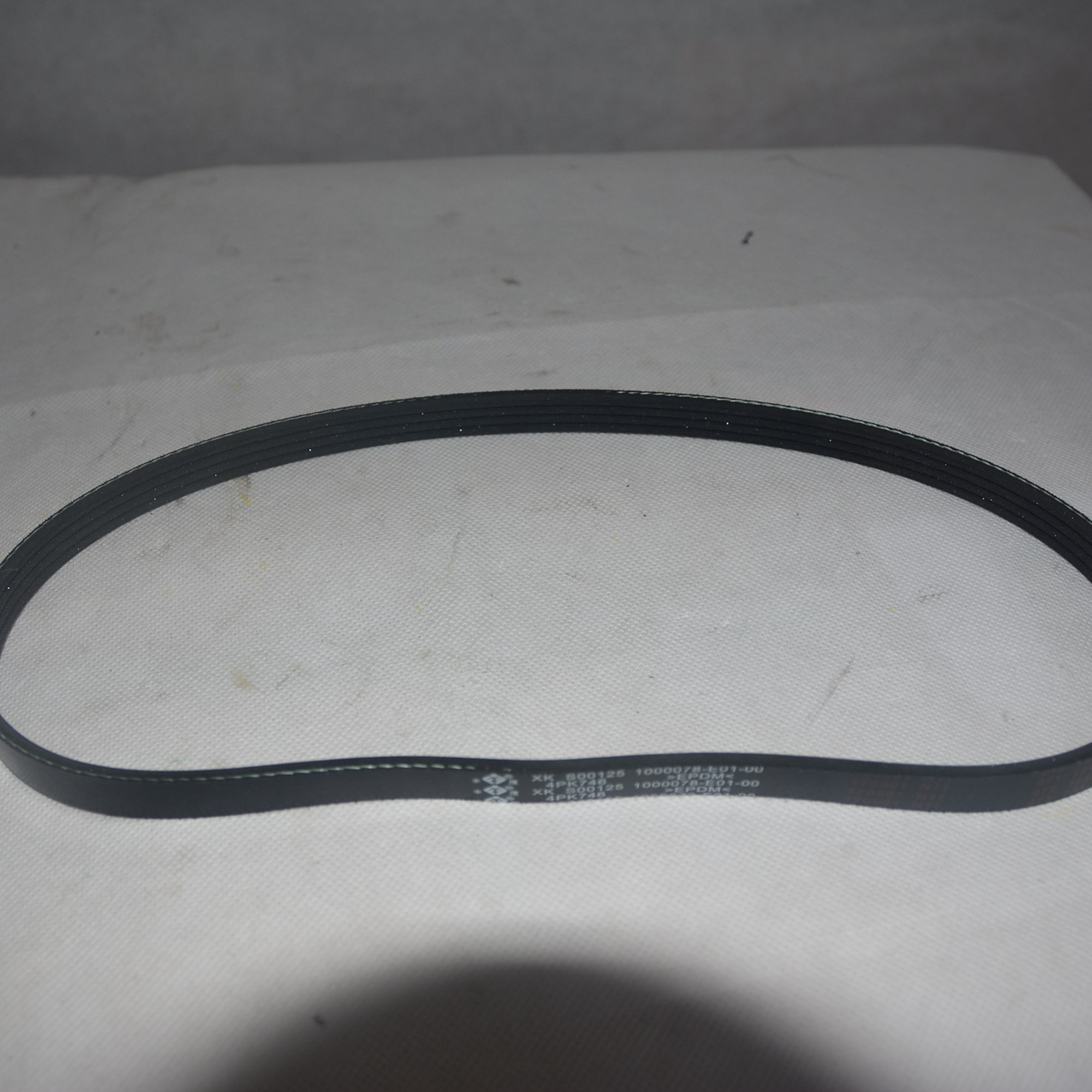 空调压缩机皮带 (适用dk15发动机)